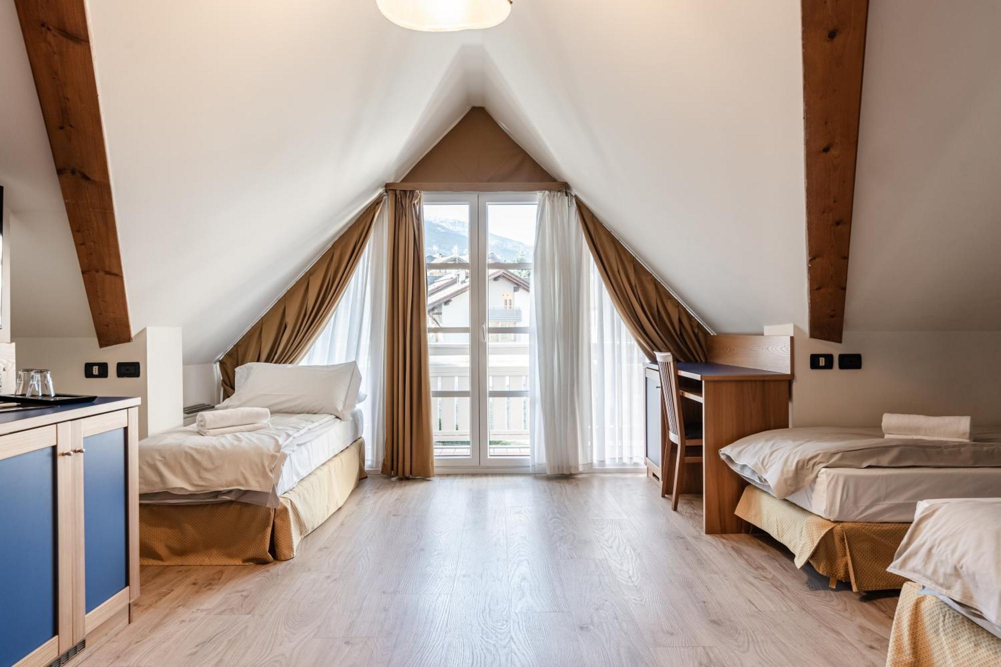 Hotel Garni Meledrio Dimaro Buitenkant foto