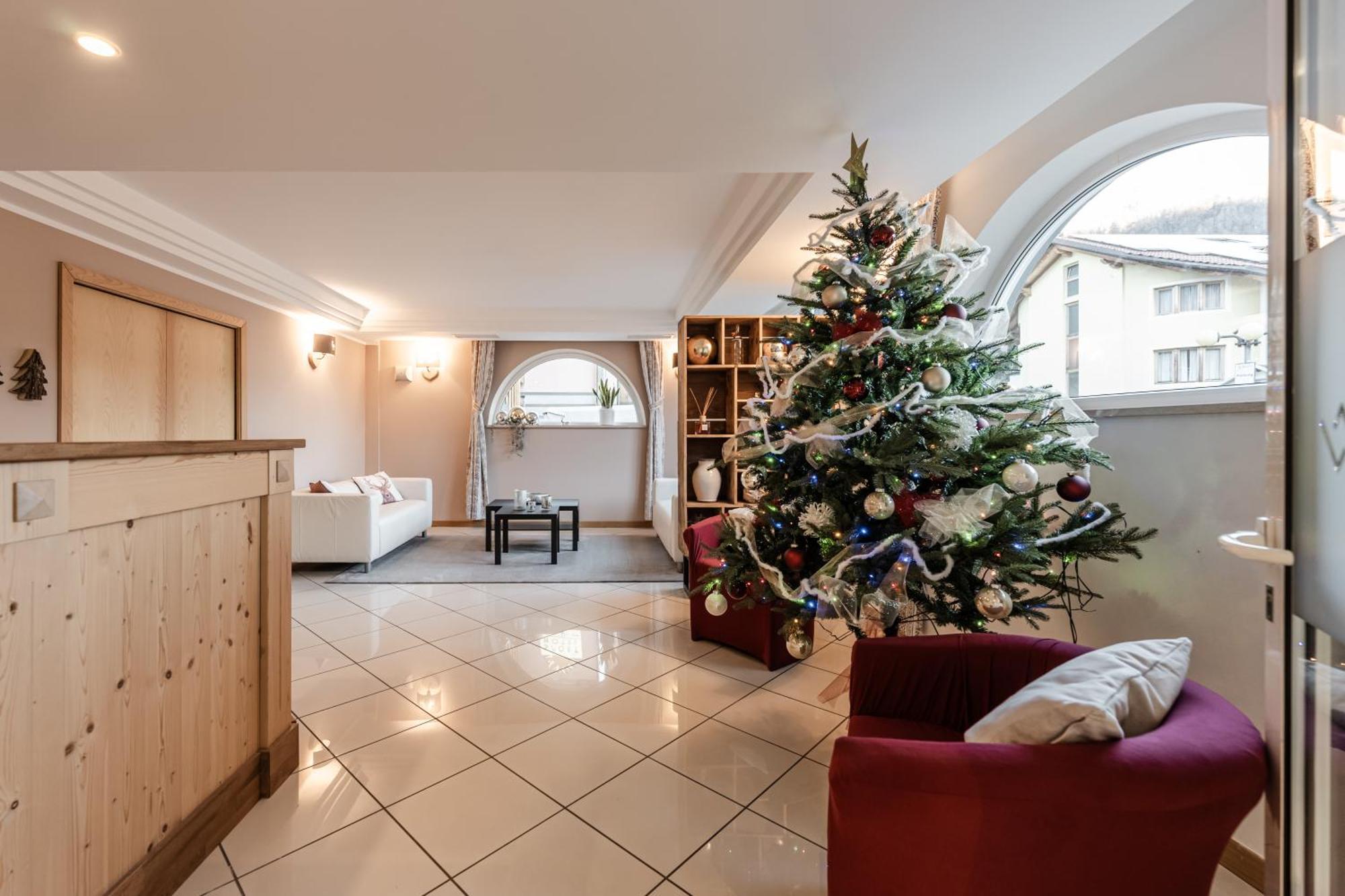 Hotel Garni Meledrio Dimaro Buitenkant foto