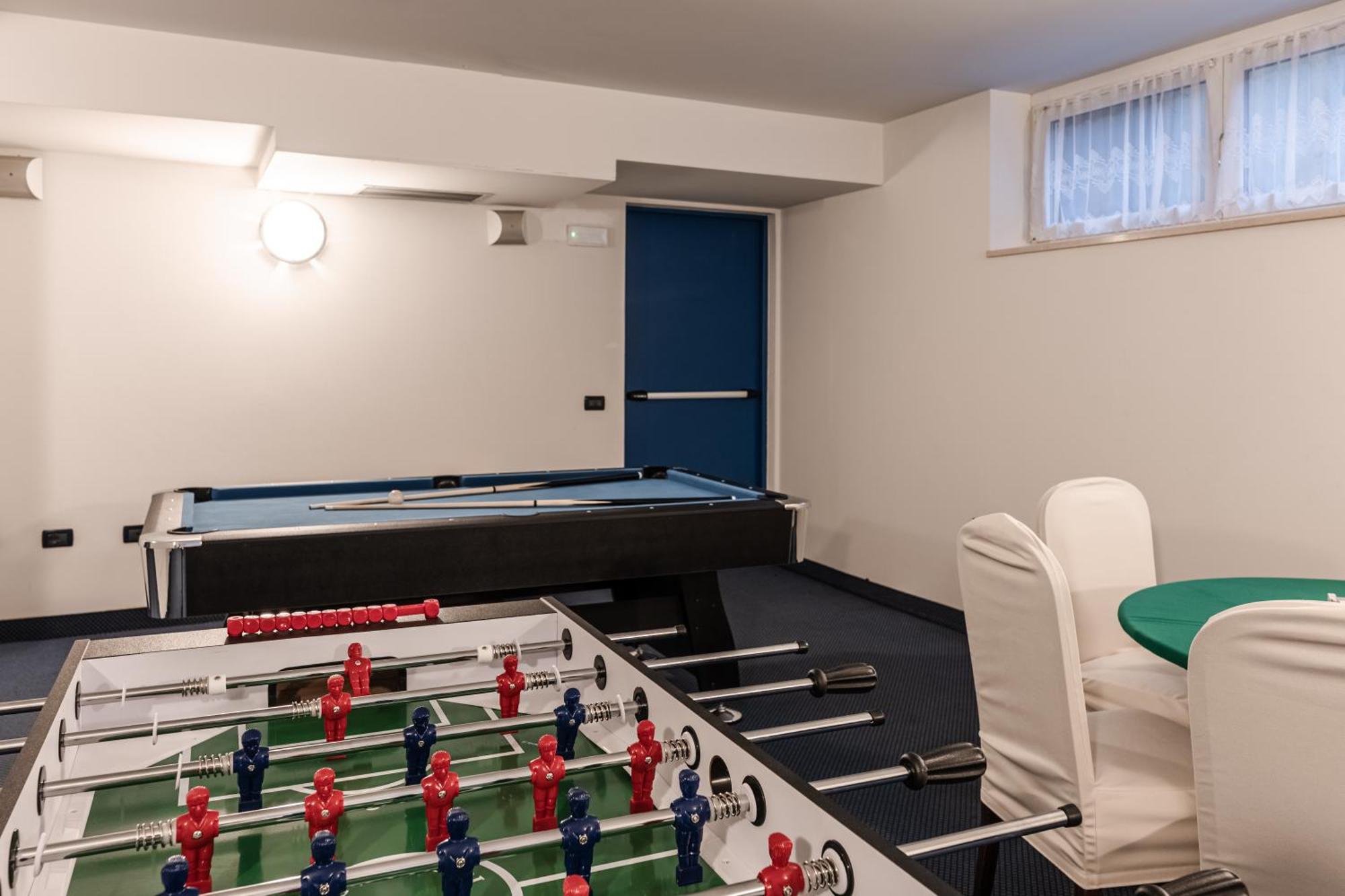 Hotel Garni Meledrio Dimaro Buitenkant foto